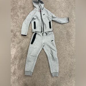 Nike Tech sweatsuit